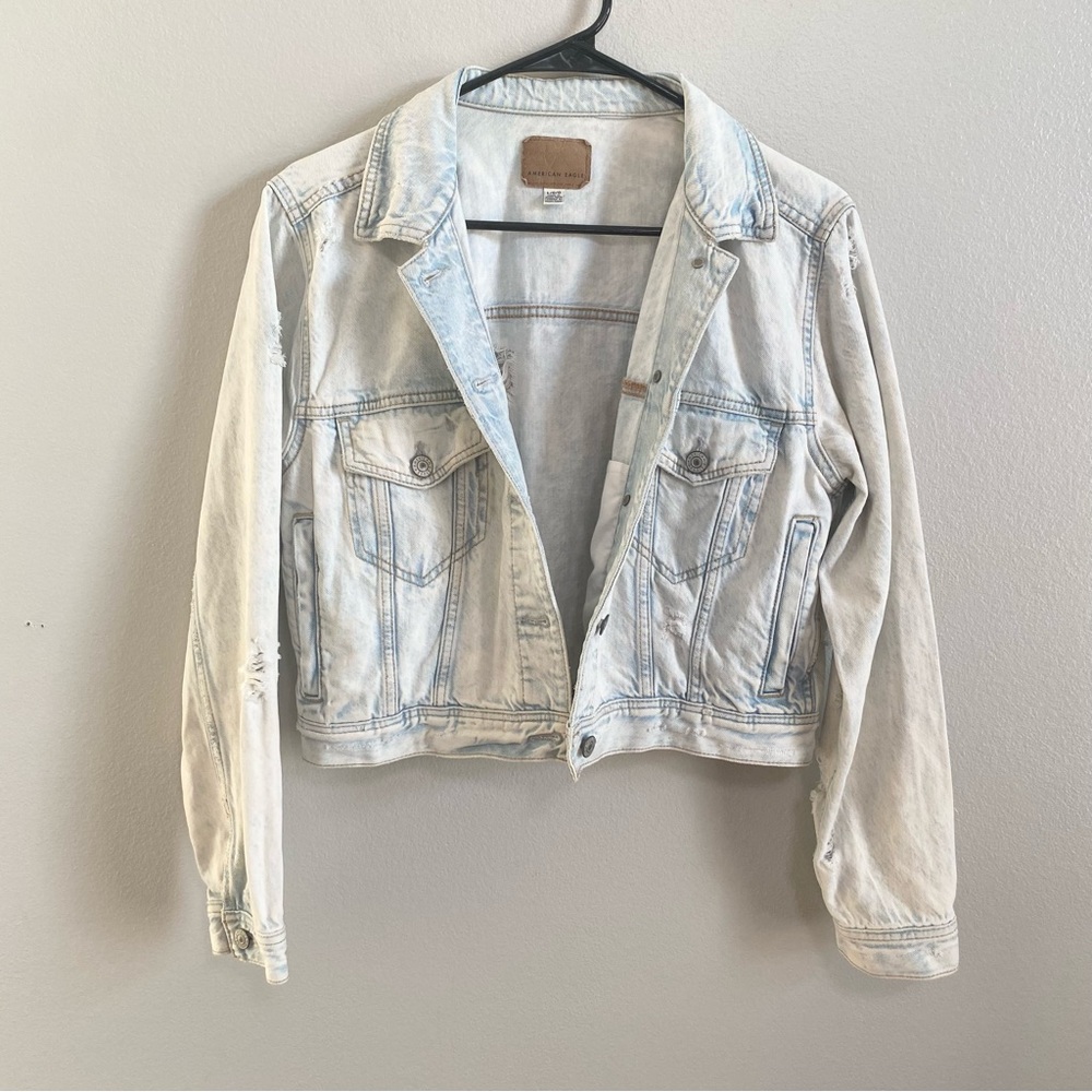 American Eagle Light Acid Wash Distressed Cotton Crop Denim Jacket Size Large